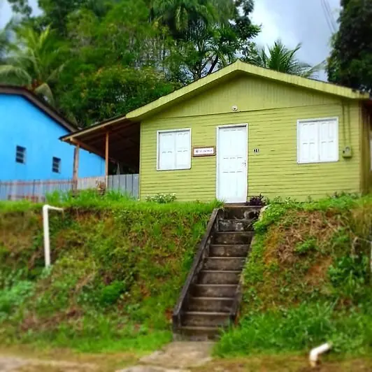 A casa de madeira onde nasceu o projeto El Jardinero