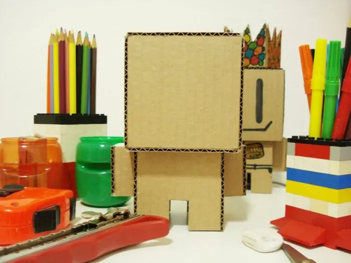 Cubo T, brinquedo de papelão