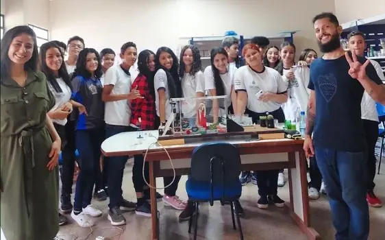 Palestra de economia criativa com estudantes